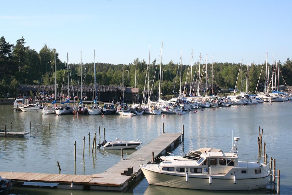 Peterzens Boathouse Villa Laupunen Exterior photo